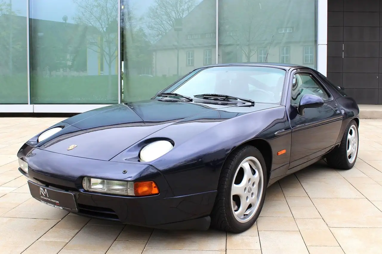 Porsche 928