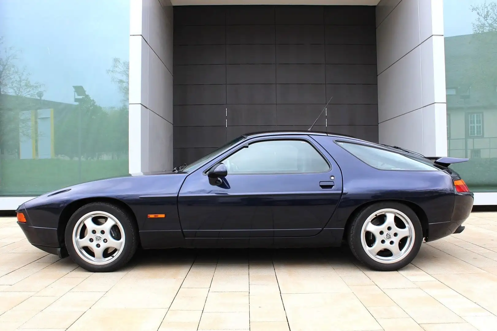 Porsche 928 GTS Automatik | D-Fzg | Blau-Metallic | Blau - 2