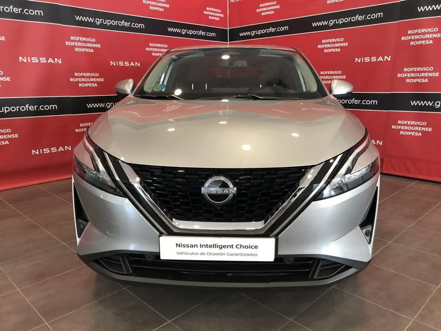 Nissan Qashqai 1.3 DIG-T mHEV 12V N-Connecta 4x2 Aut. 116kW Plateado - 2