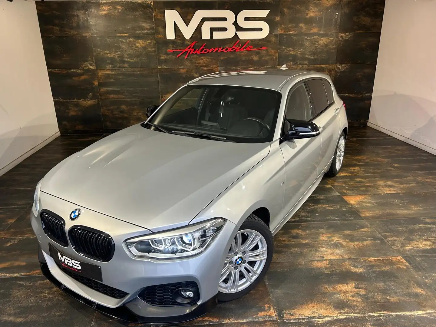 BMW 118 118i *PACK M *AUTO *FEUX LED *ALCANTARA *CAPTEURS Argent - 1