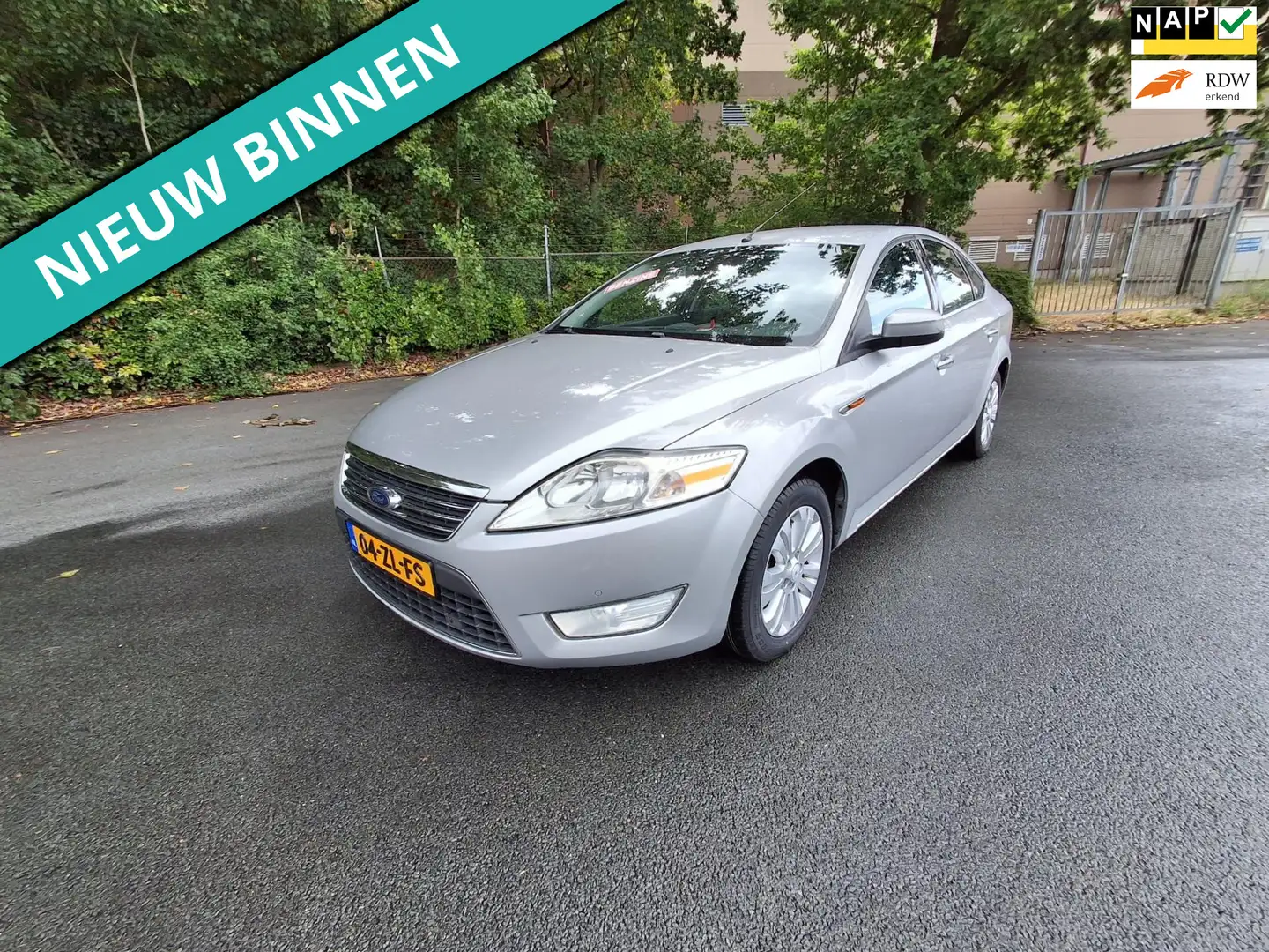 Ford Mondeo 2.0-16V Ghia NETTE AUTO RIJDT EN SCHAKELT GOED Grijs - 1