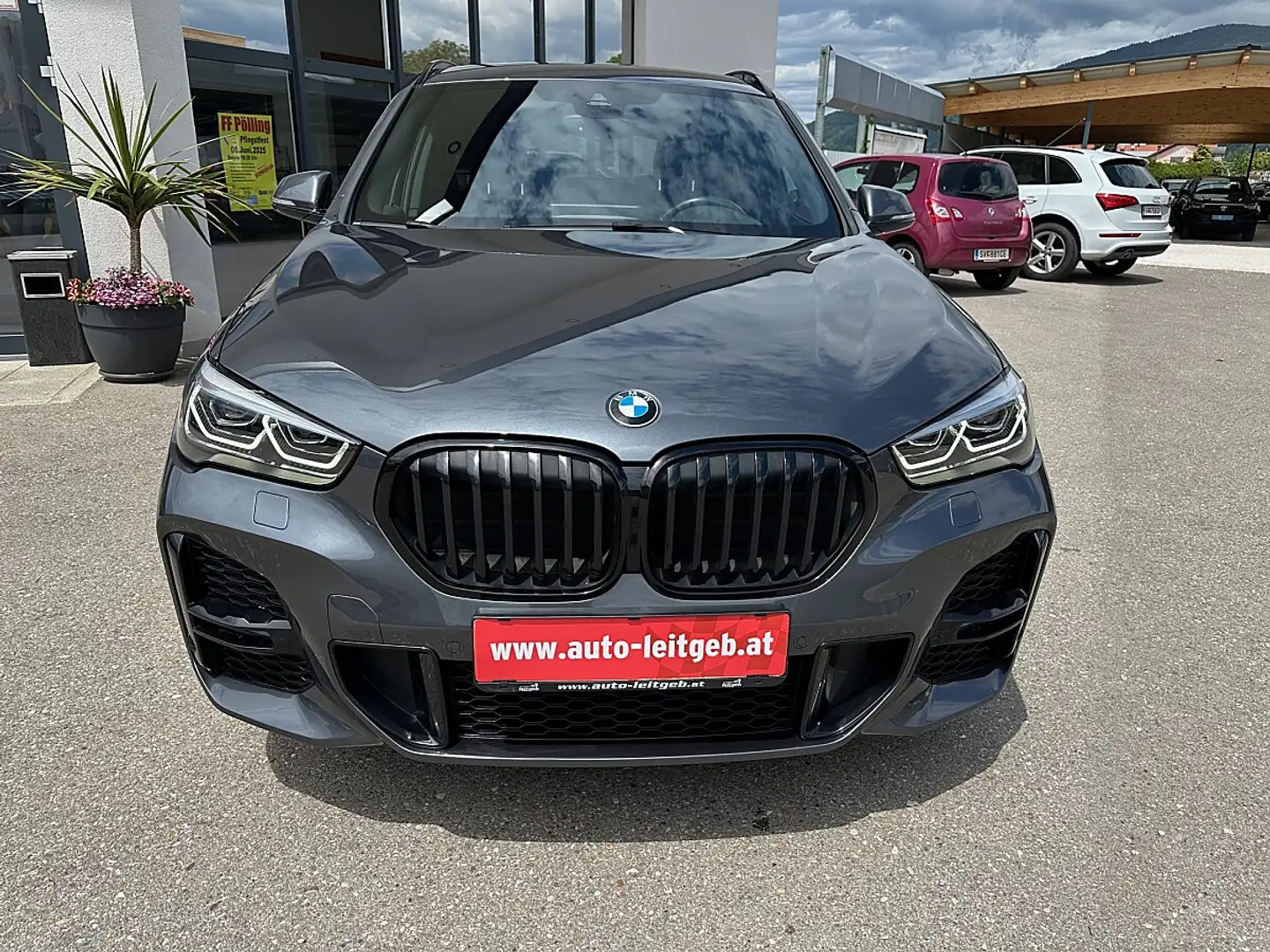 BMW X1 xDrive18d Aut. M-Paket Grau - 2
