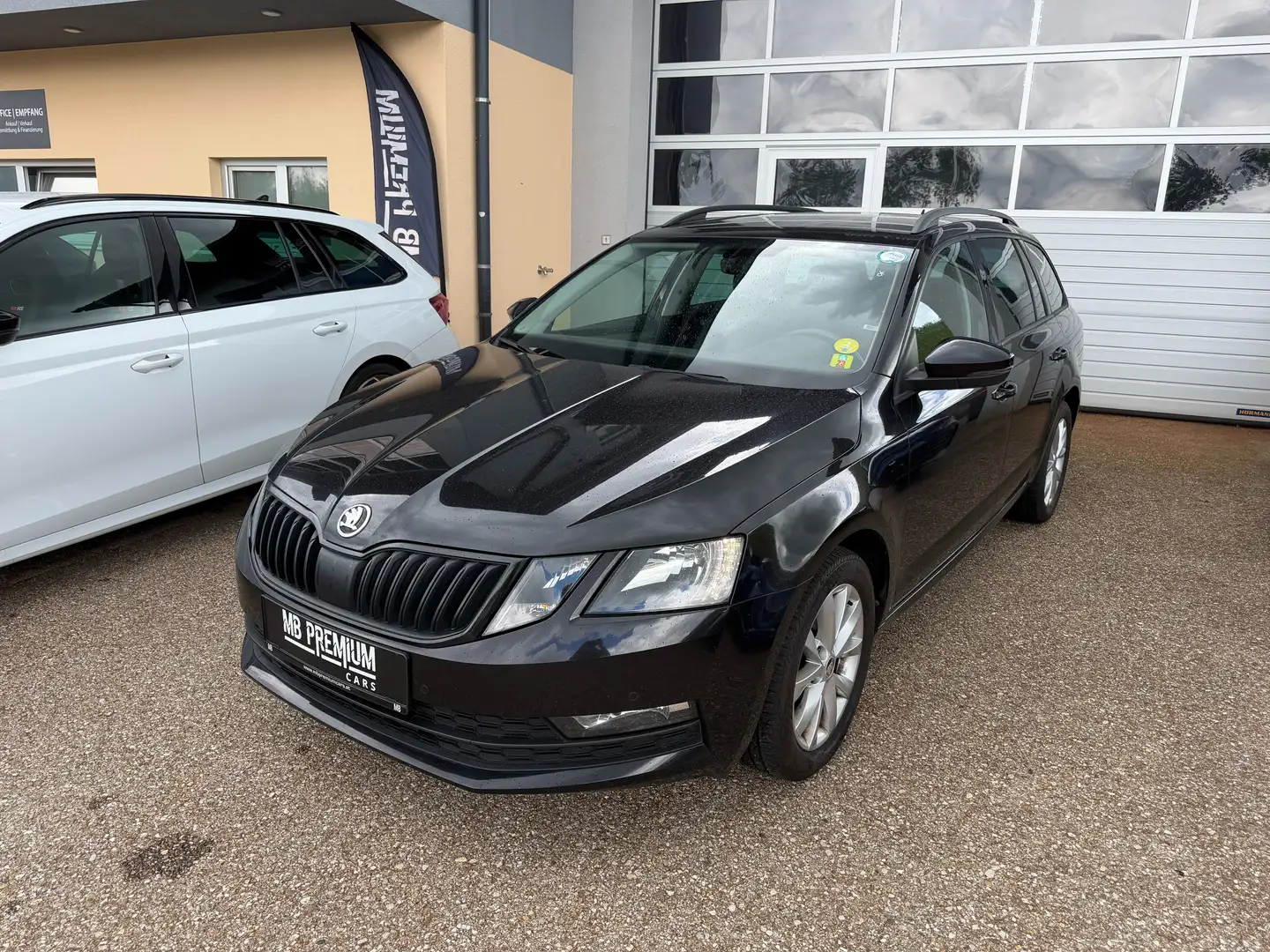 Skoda Octavia Ambition *1-BESITZ*NAVI*SITZHEIZUNG* Schwarz - 2