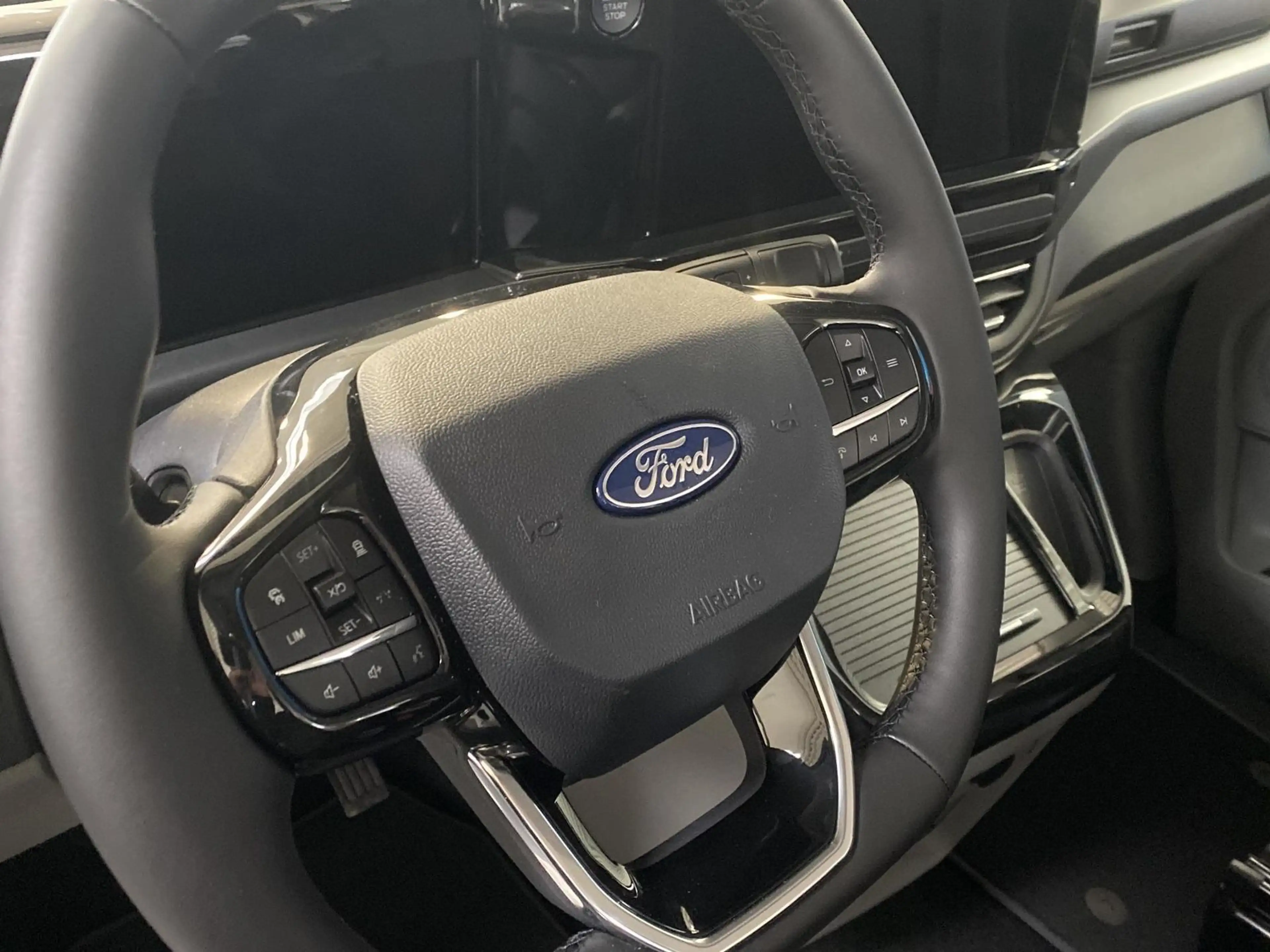 Ford Tourneo Custom 2.0 EcoBlue 320 L1 Titanium FWD — photo 10