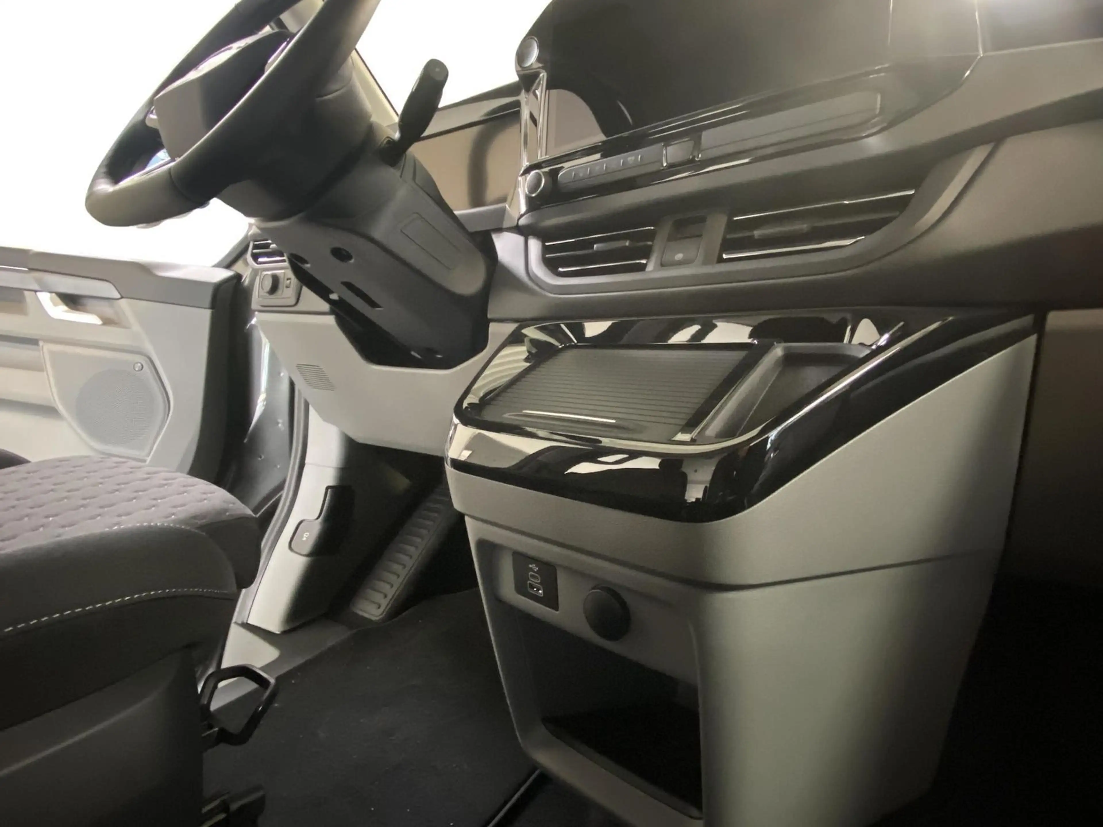 Ford Tourneo Custom 2.0 EcoBlue 320 L1 Titanium FWD — photo 14