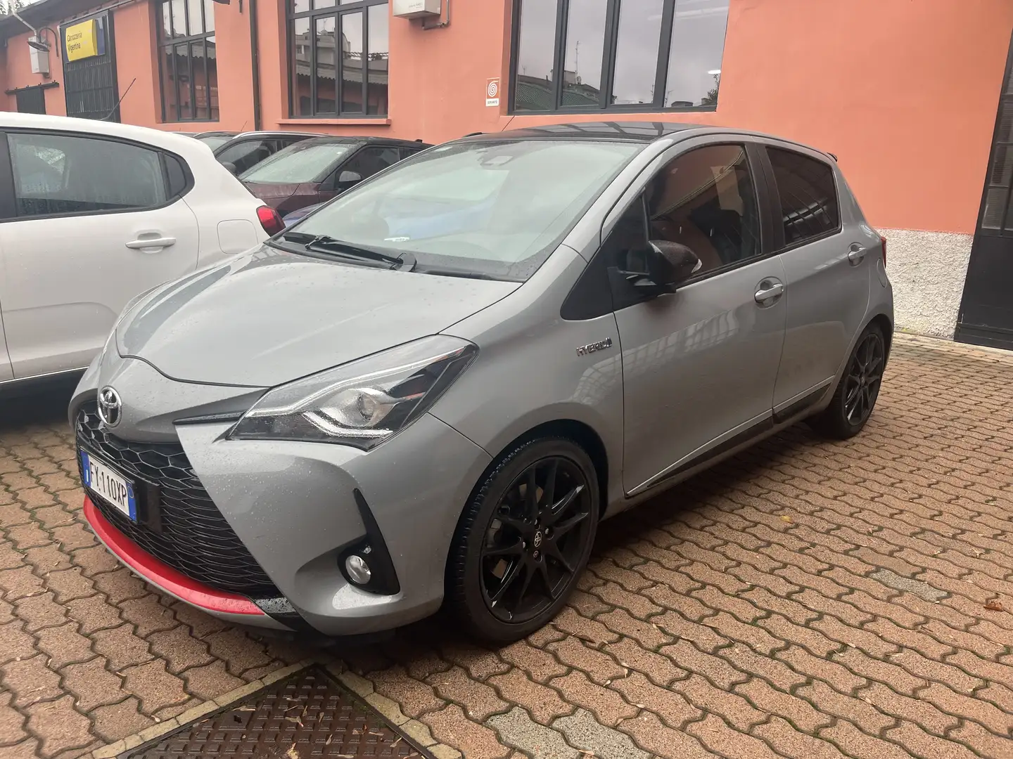 Toyota Yaris 5p 1.5h Style GR Sport - 1