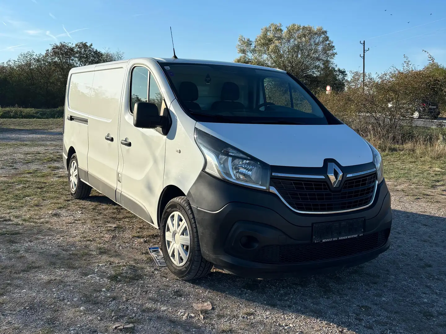 Renault Trafic Van/Kleinbus Weiß - 2