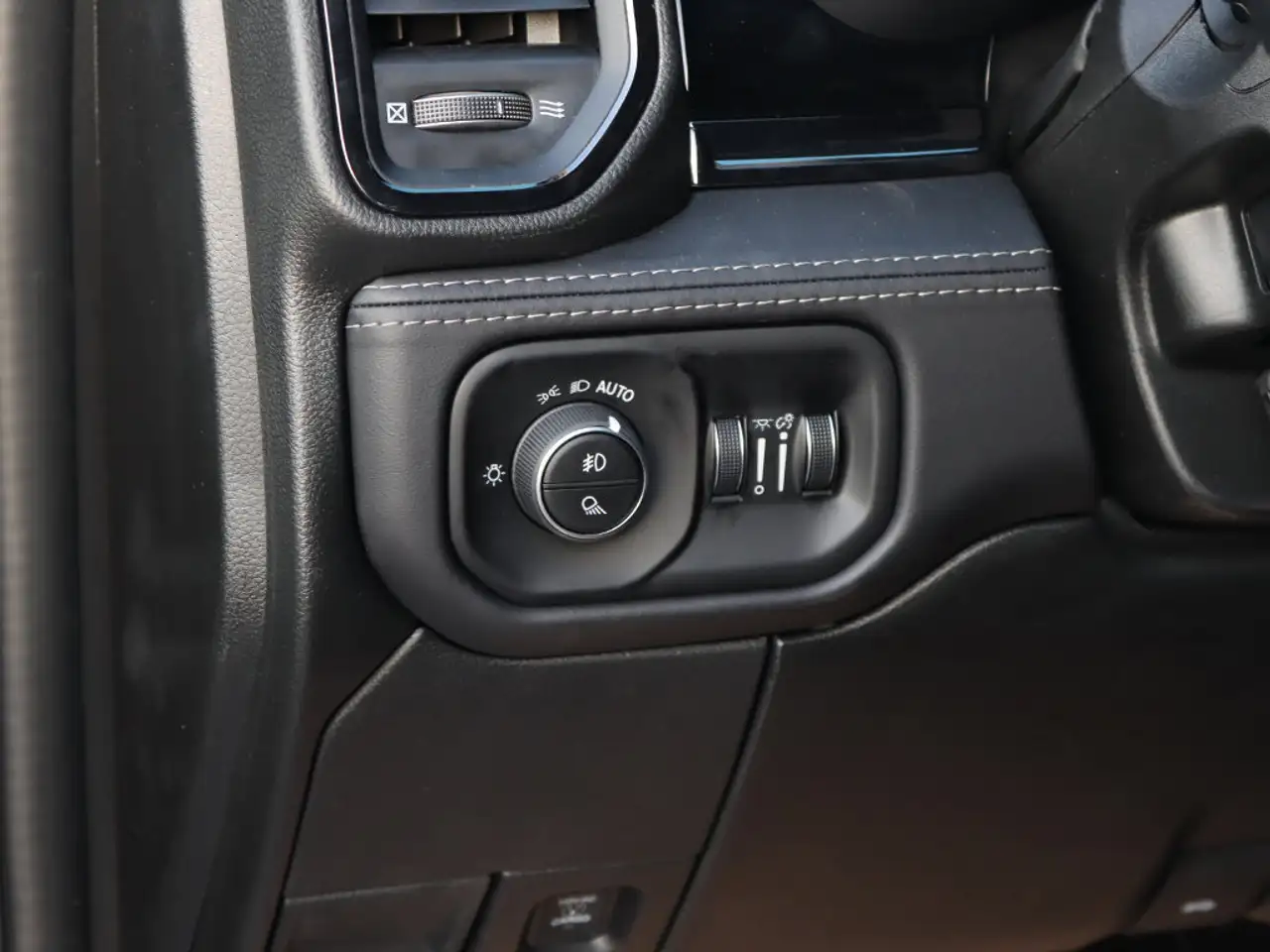 RAM 3500 снимка RAM 3500