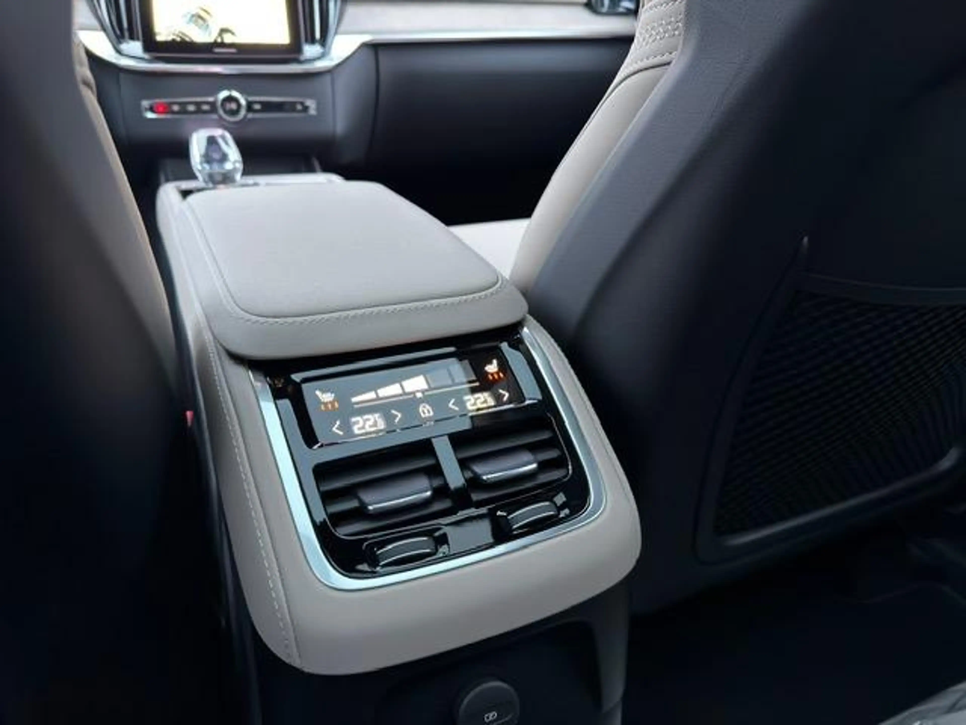 Volvo XC90 T8 Plug-in hybrid AWD Ultra Dark | Luchtvering | T — photo 7