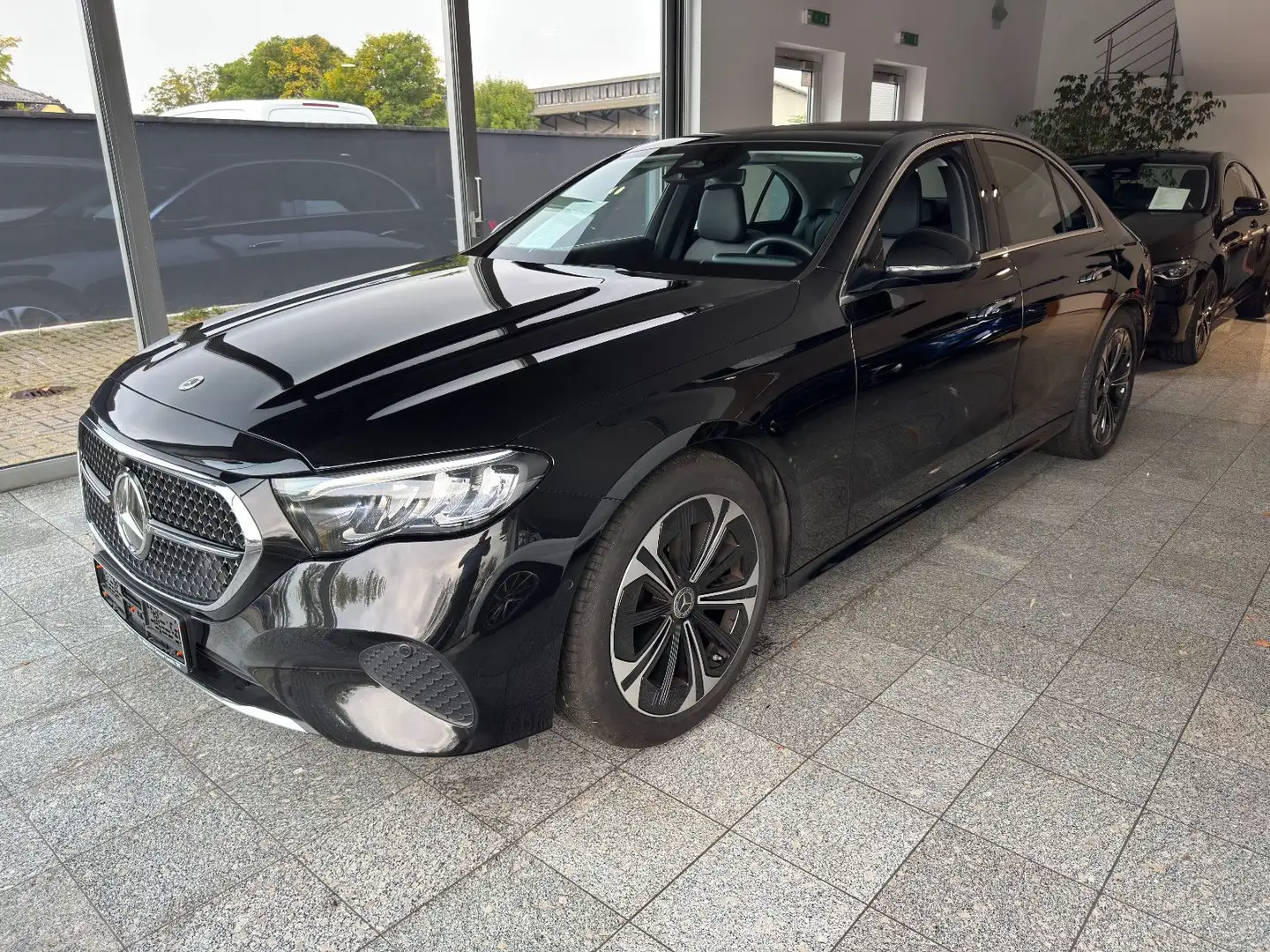 Mercedes-Benz E 220 d Avantgarde Advanced|Panorama|DISTRONIC20 Schwarz - 2