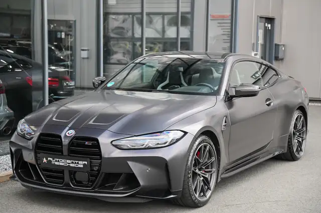 BMW M4 view 2