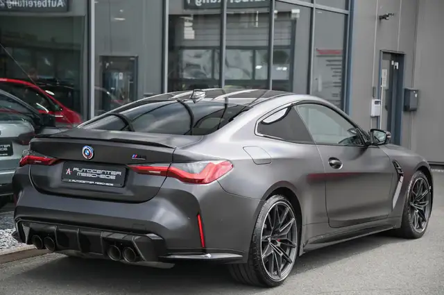 BMW M4 view 4