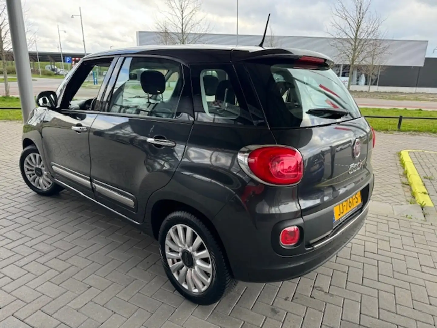 Fiat 500L 1.4-T-JET LOUNGE Gris - 2