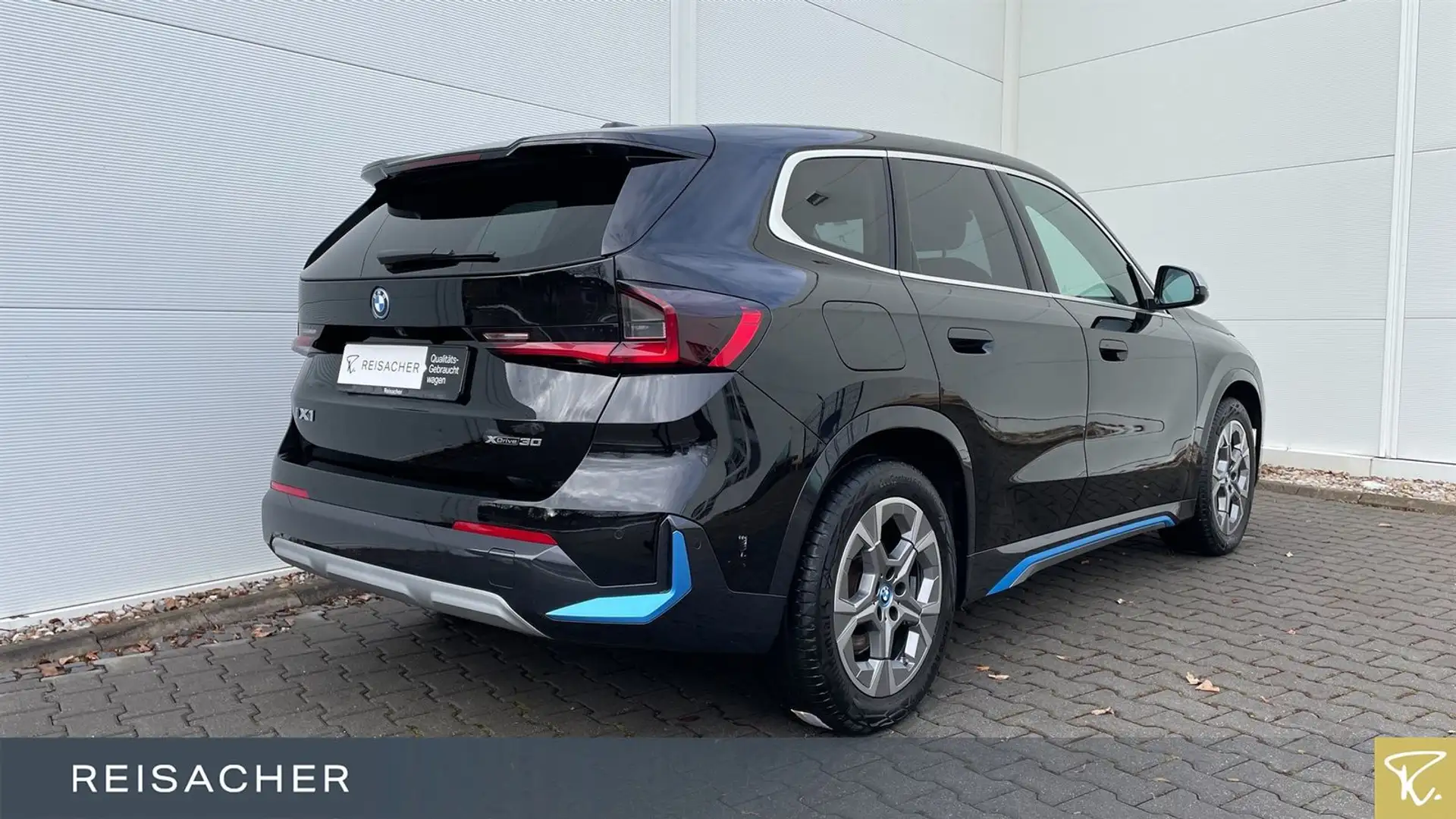BMW iX1 IX1 XDRIVE30 X-Line,AHK,adLED,RFK Schwarz - 2