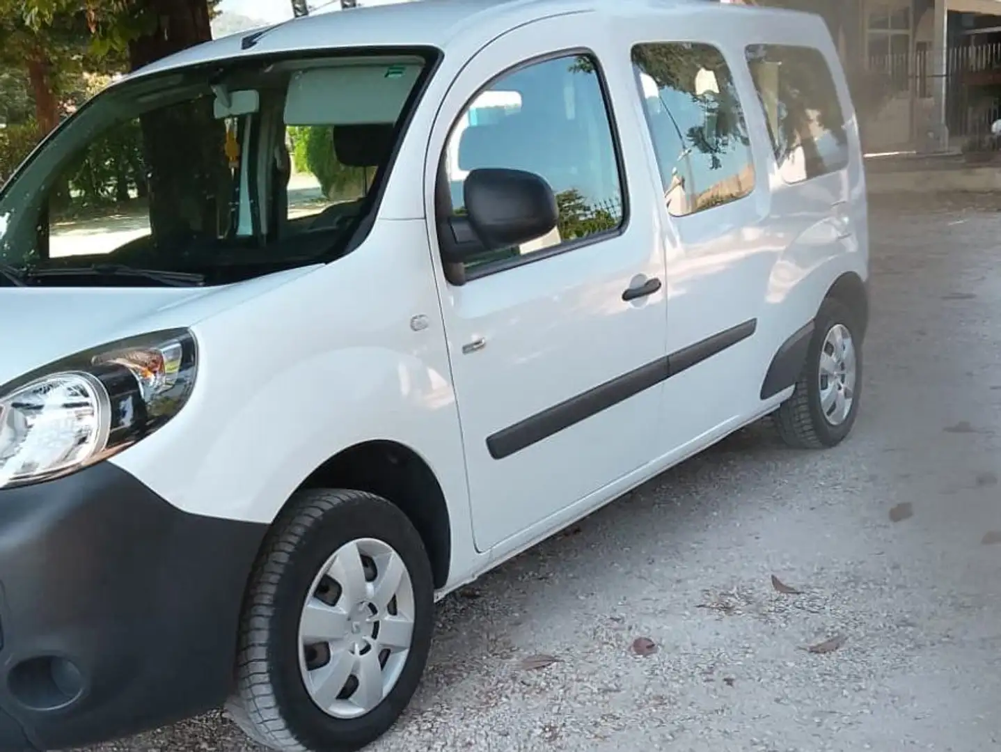 Renault Kangoo Z.E. Белый - 2