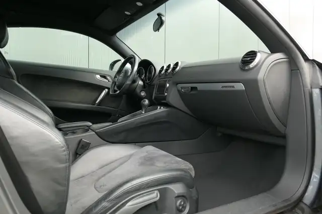 Audi TT view 23