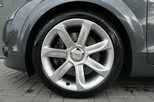 Audi TT view 19