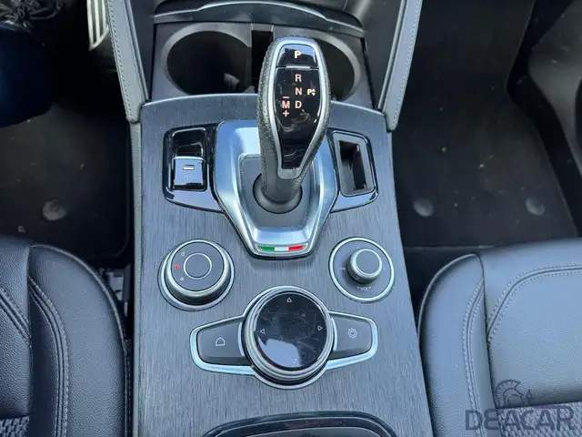 Alfa Romeo Stelvio view 13