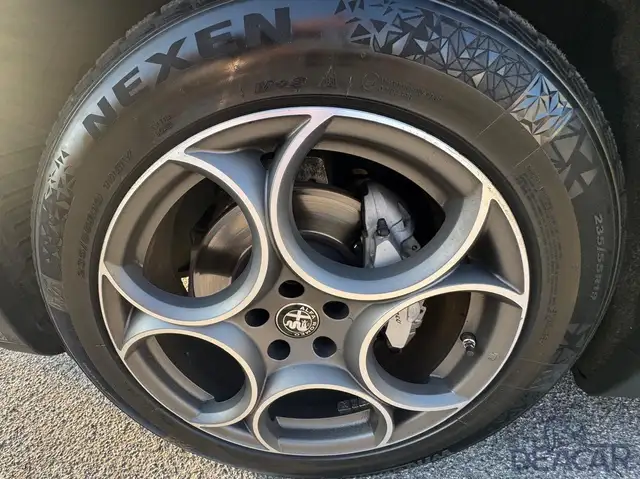 Alfa Romeo Stelvio view 4