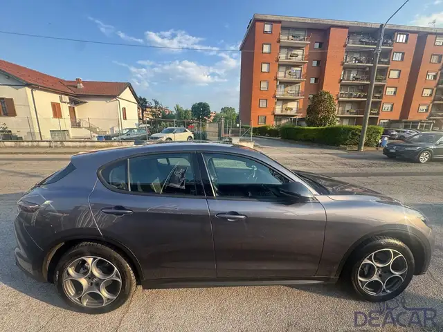 Alfa Romeo Stelvio view 3