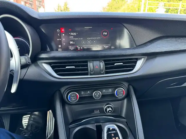 Alfa Romeo Stelvio view 12