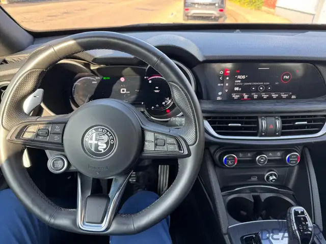 Alfa Romeo Stelvio view 11