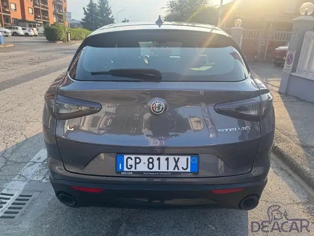 Alfa Romeo Stelvio view 5