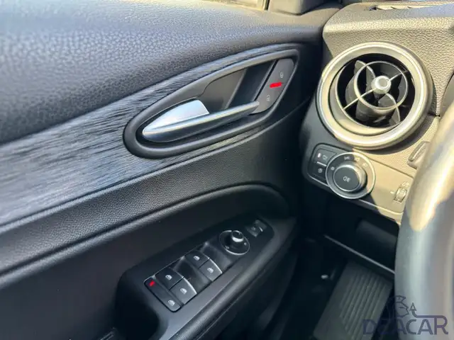 Alfa Romeo Stelvio view 14
