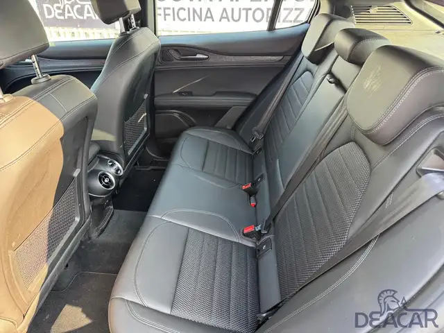 Alfa Romeo Stelvio view 10