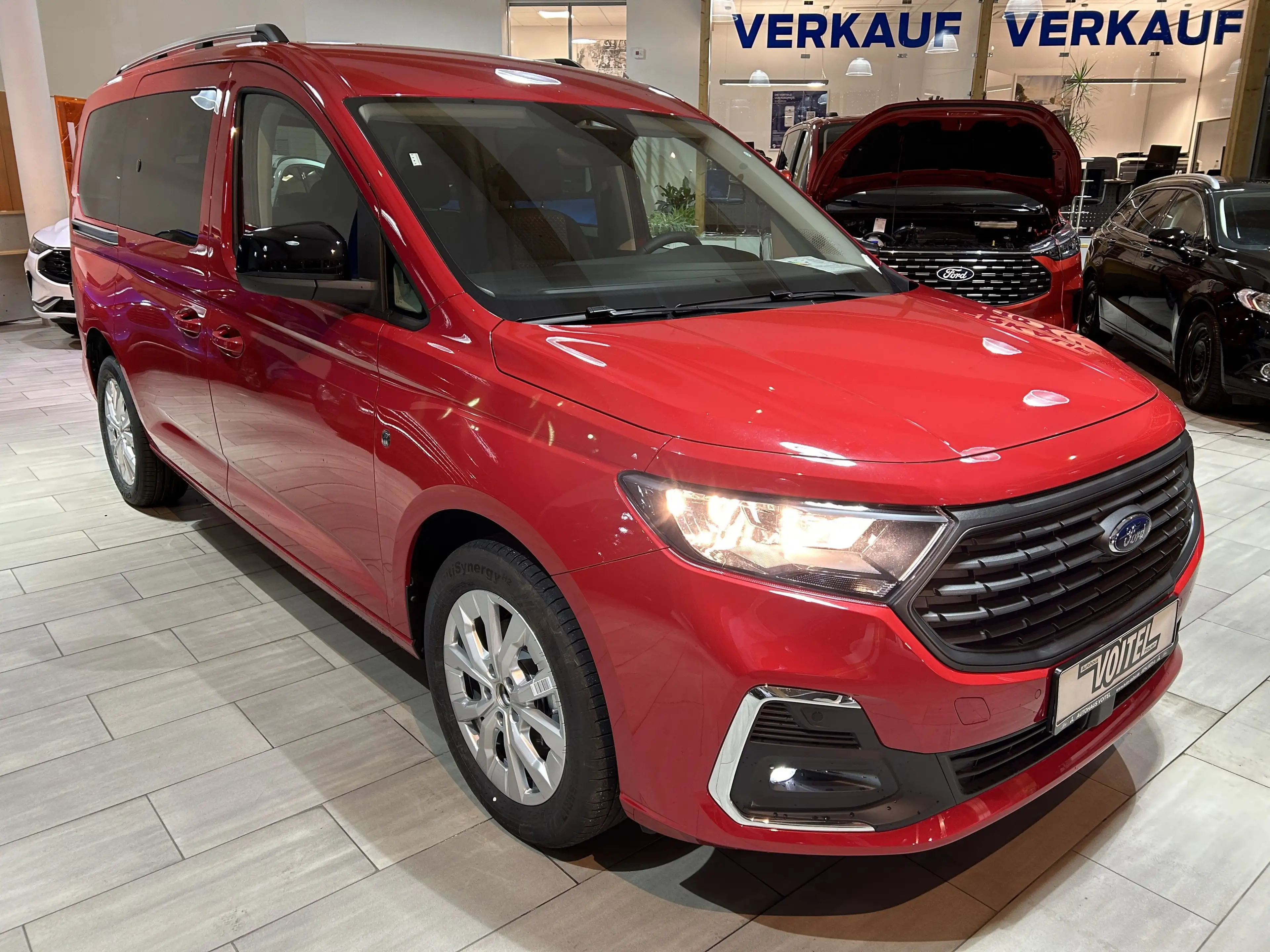 Ford Tourneo Connect Grand Tourneo Connect PHEV Titanium — photo 3