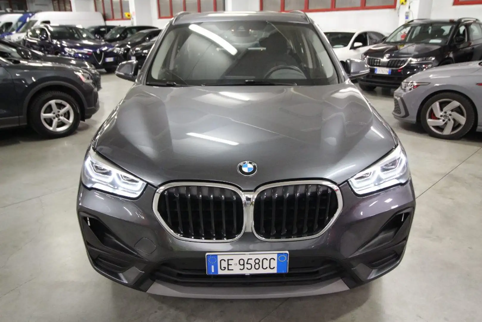 BMW X1 xDrive25e Business Advantage Grijs - 1