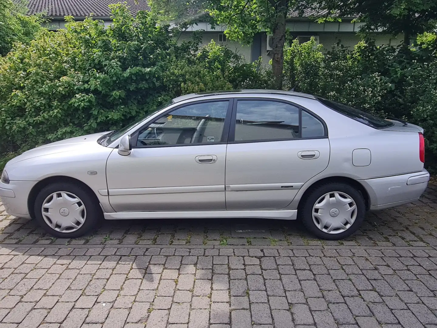 Mitsubishi Carisma Carisma Fließheck 1.8 GDI Automatik Motion Plus Stříbrná - 2