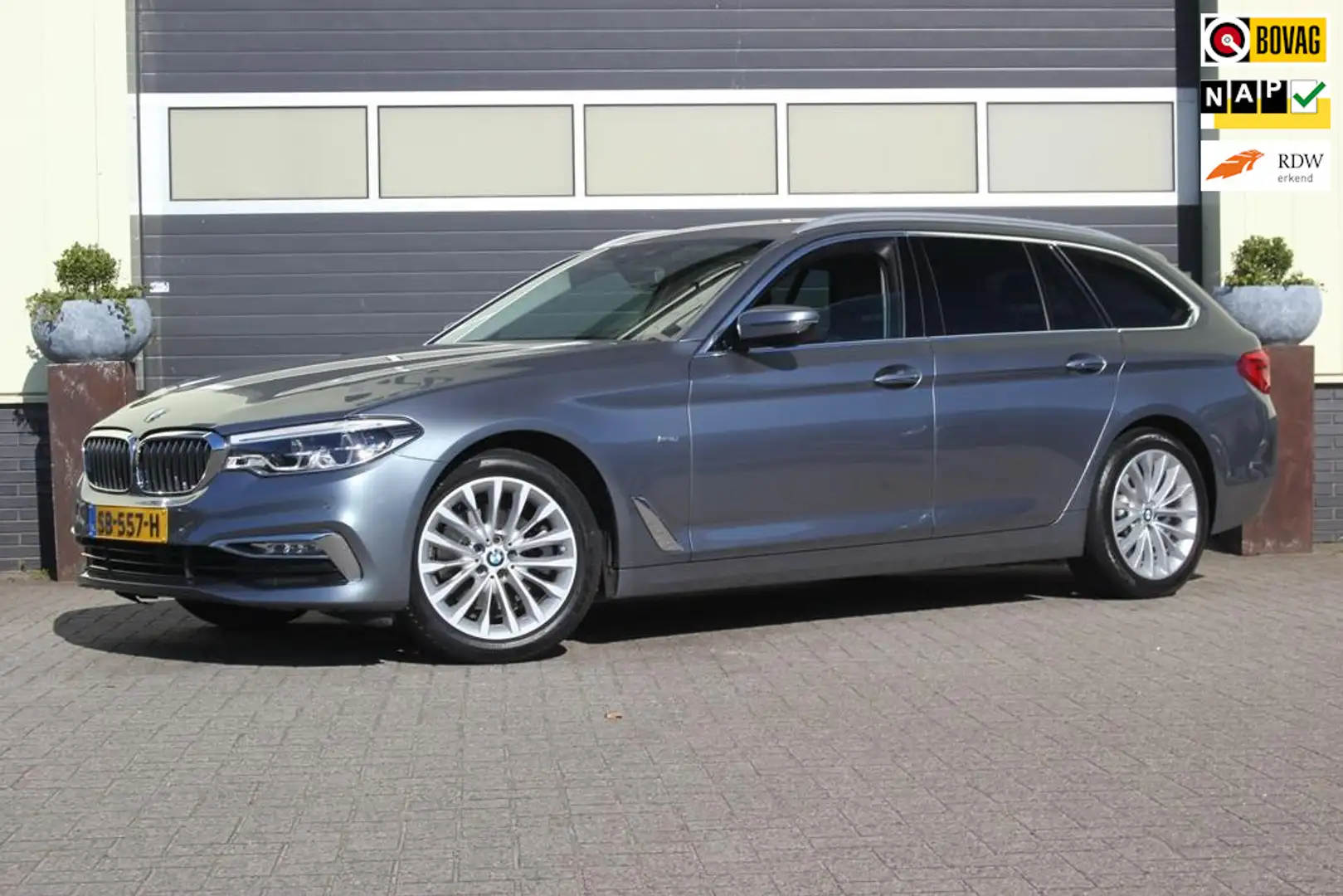 BMW 520 5-serie Touring 520i High Executive | Trekhaak | H Grijs - 1
