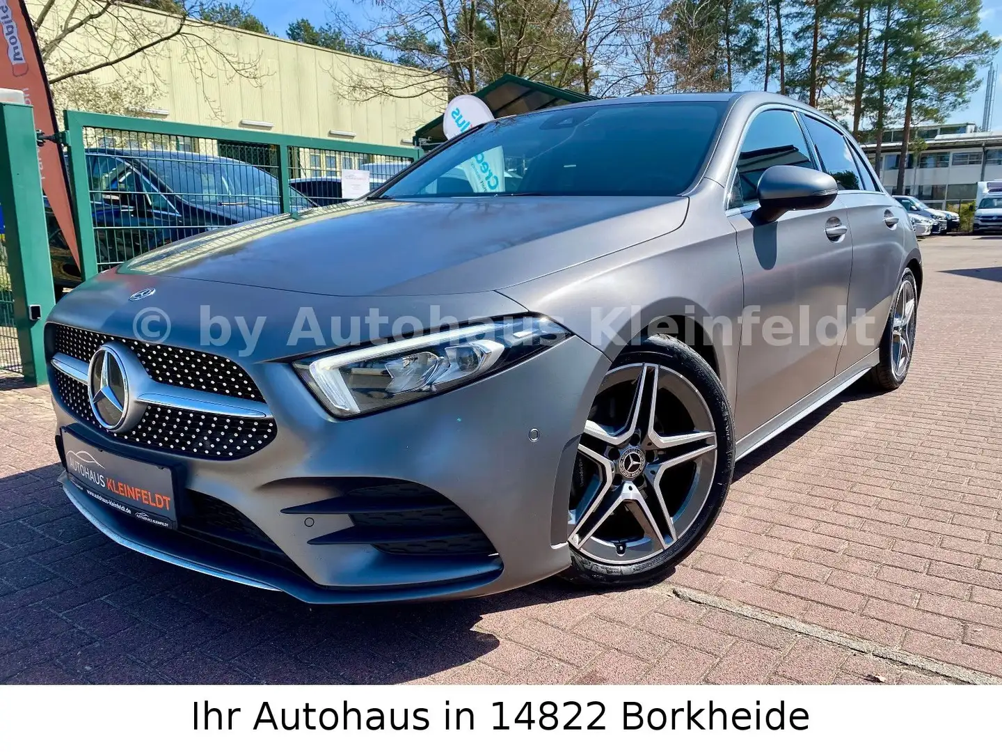 Mercedes-Benz A 200 AMG Line DESIGNO MAGNO|KAMERA|MBUX|AMBIENT Grau - 2