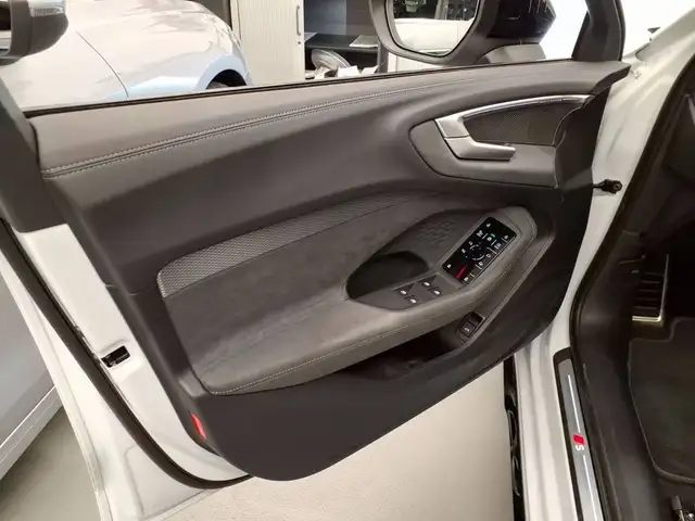 Audi S5 view 5