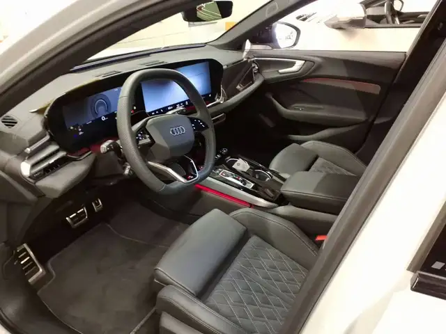 Audi S5 view 4