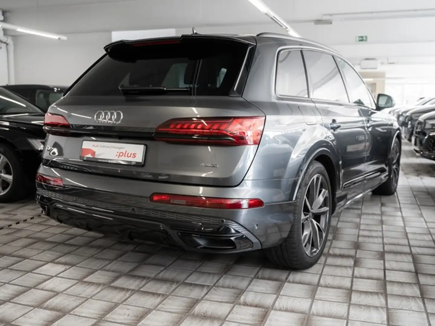 Audi Q7 50 TDI quattro S line LM21 Matrix LED AHK B&O 7... Grau - 2
