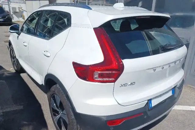 Volvo XC40 view 4