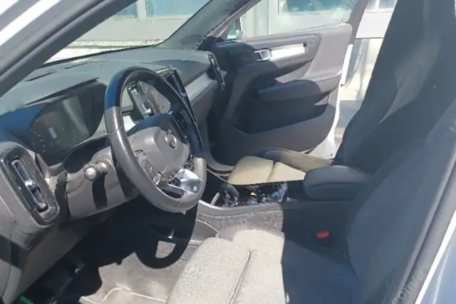 Volvo XC40 view 5
