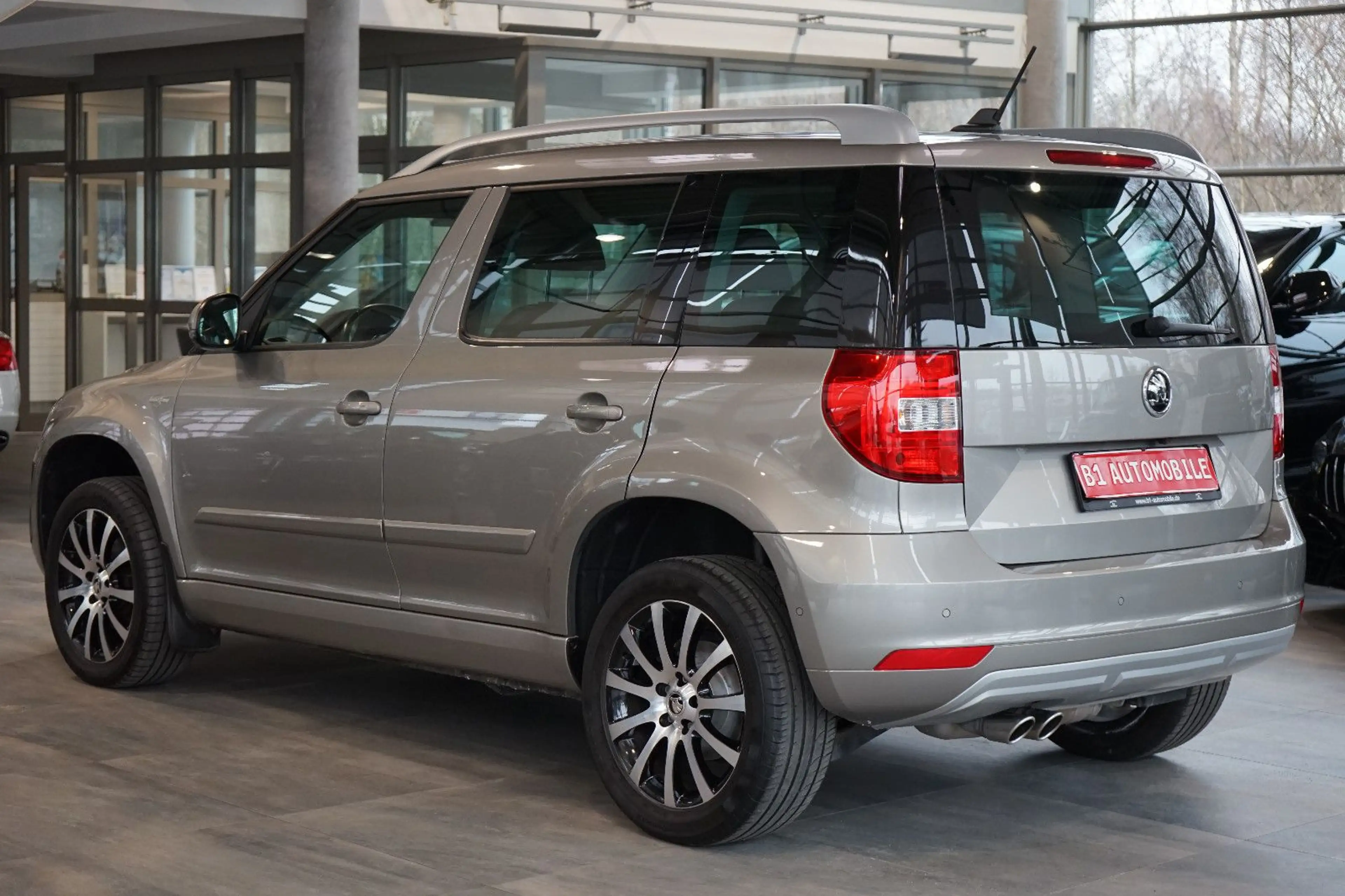 Skoda Yeti L&K 4x4*AHK*PANO*LEDER*NAVI*KAM* — photo 7