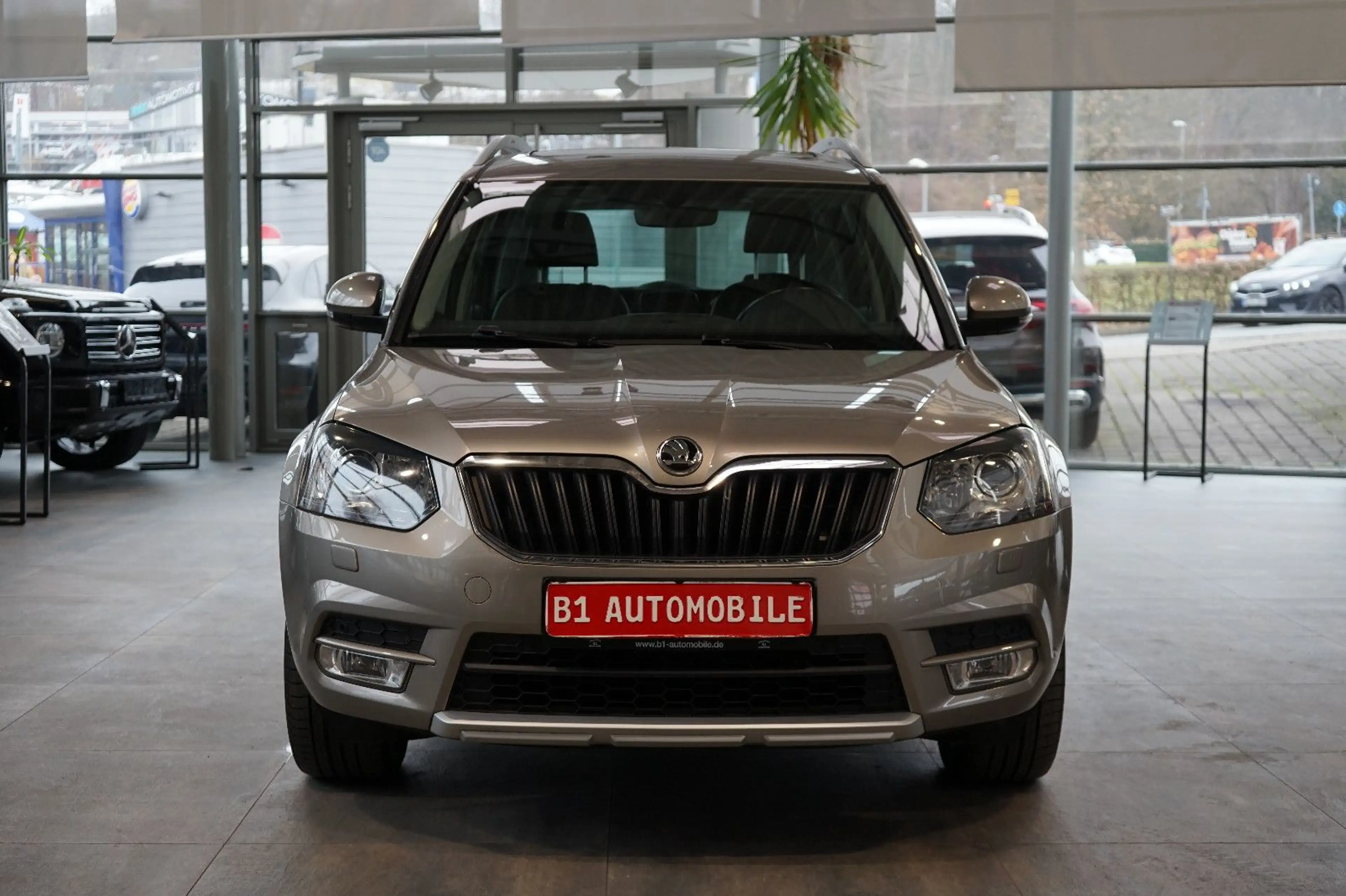Skoda Yeti L&K 4x4*AHK*PANO*LEDER*NAVI*KAM* — photo 2