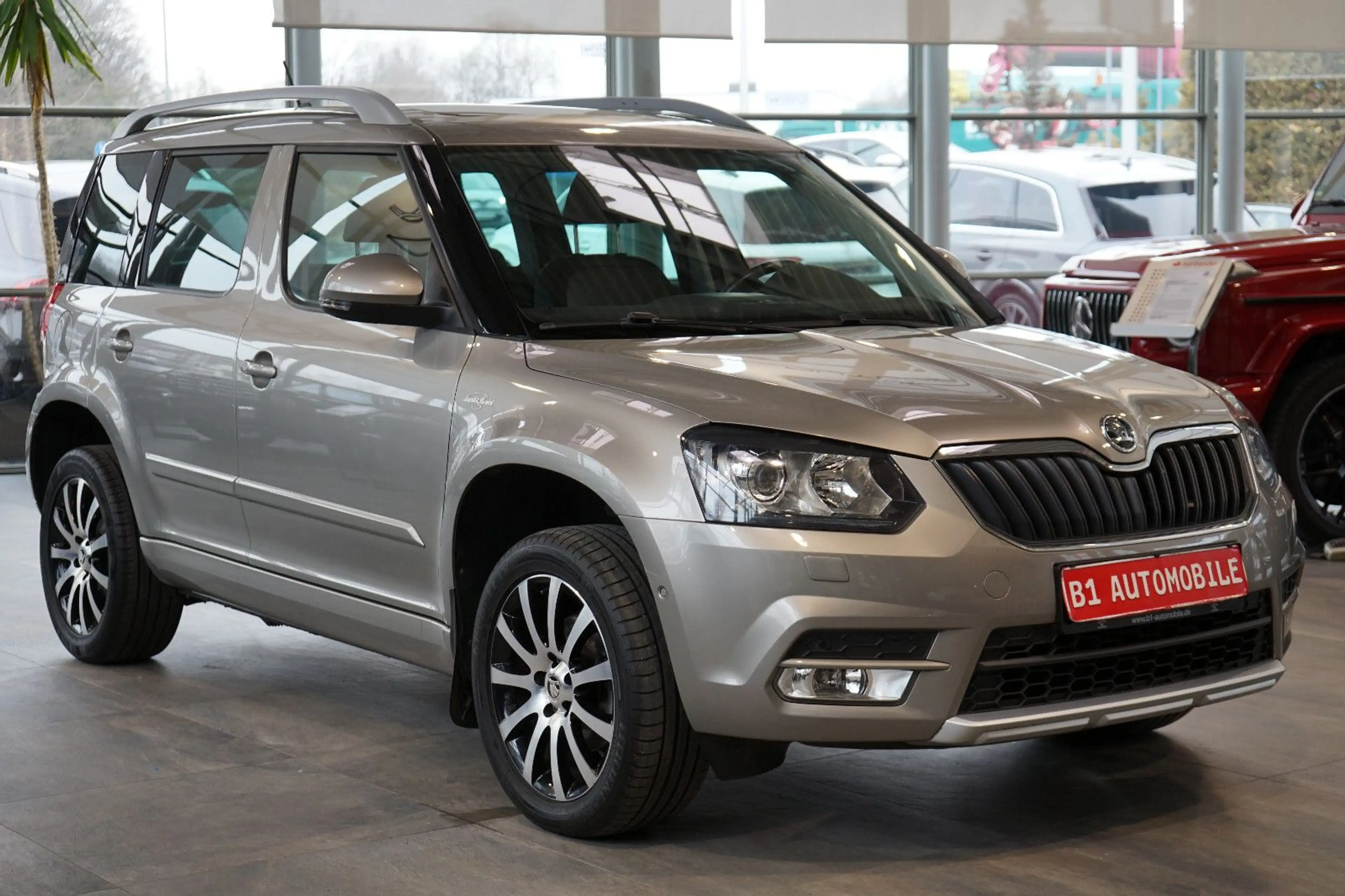 Skoda Yeti L&K 4x4*AHK*PANO*LEDER*NAVI*KAM* — photo 3