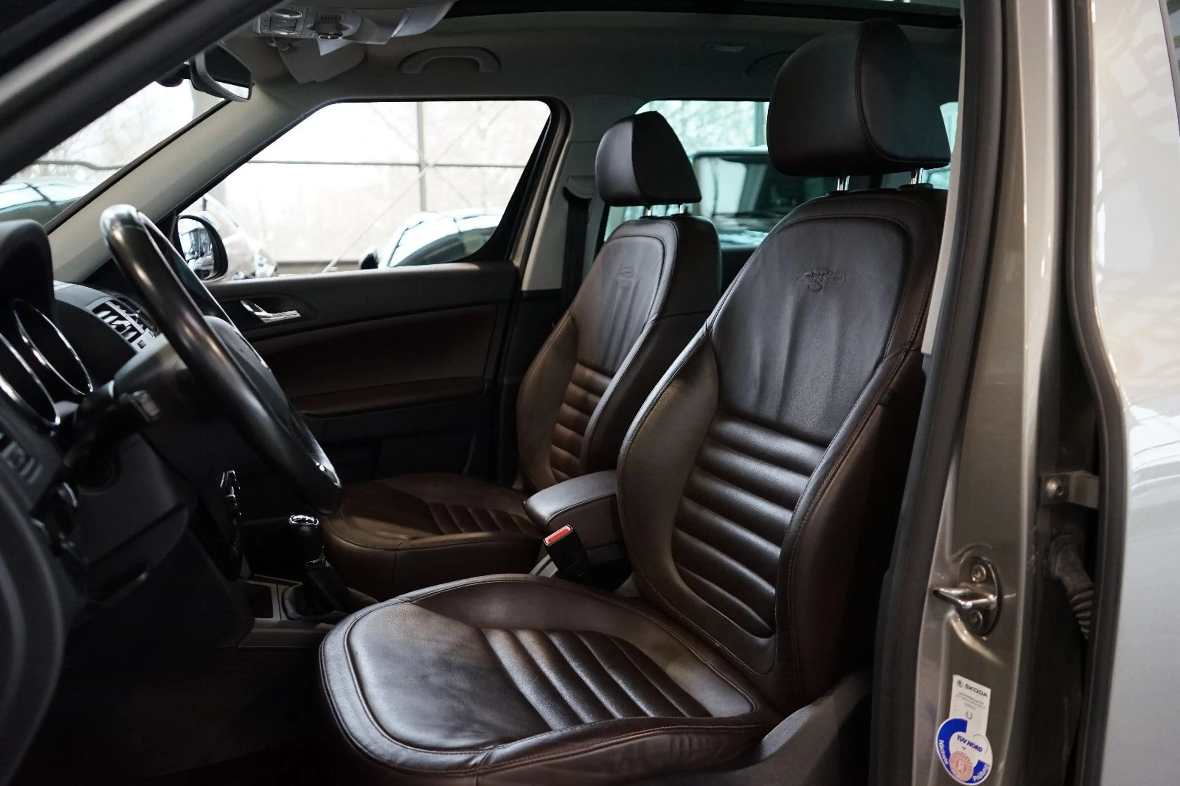 Skoda Yeti L&K 4x4*AHK*PANO*LEDER*NAVI*KAM* — photo 9