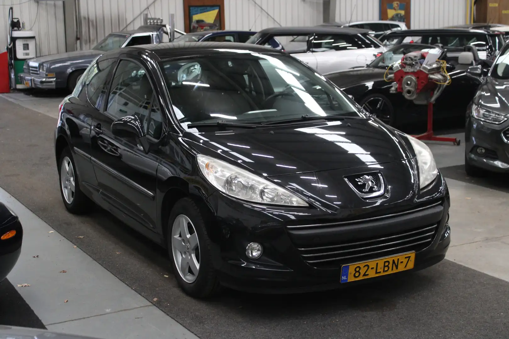 Peugeot 207 1.4 VTi XS Airco, Cruise Control, Stuurbekrachtigi Zwart - 2