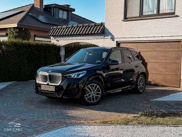 BMW iX1 eDrive20 M Sport | BMW Extended Warranty | 204 PK | Adaptief M | Shadow Line | Alcantara | Camera | Keyless |