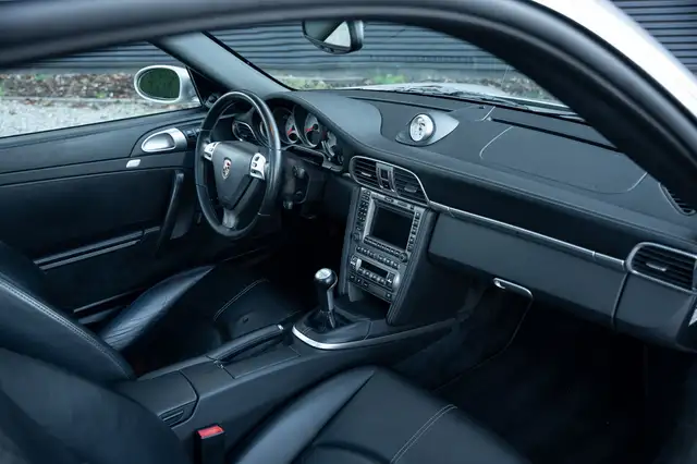 Porsche 997 view 11