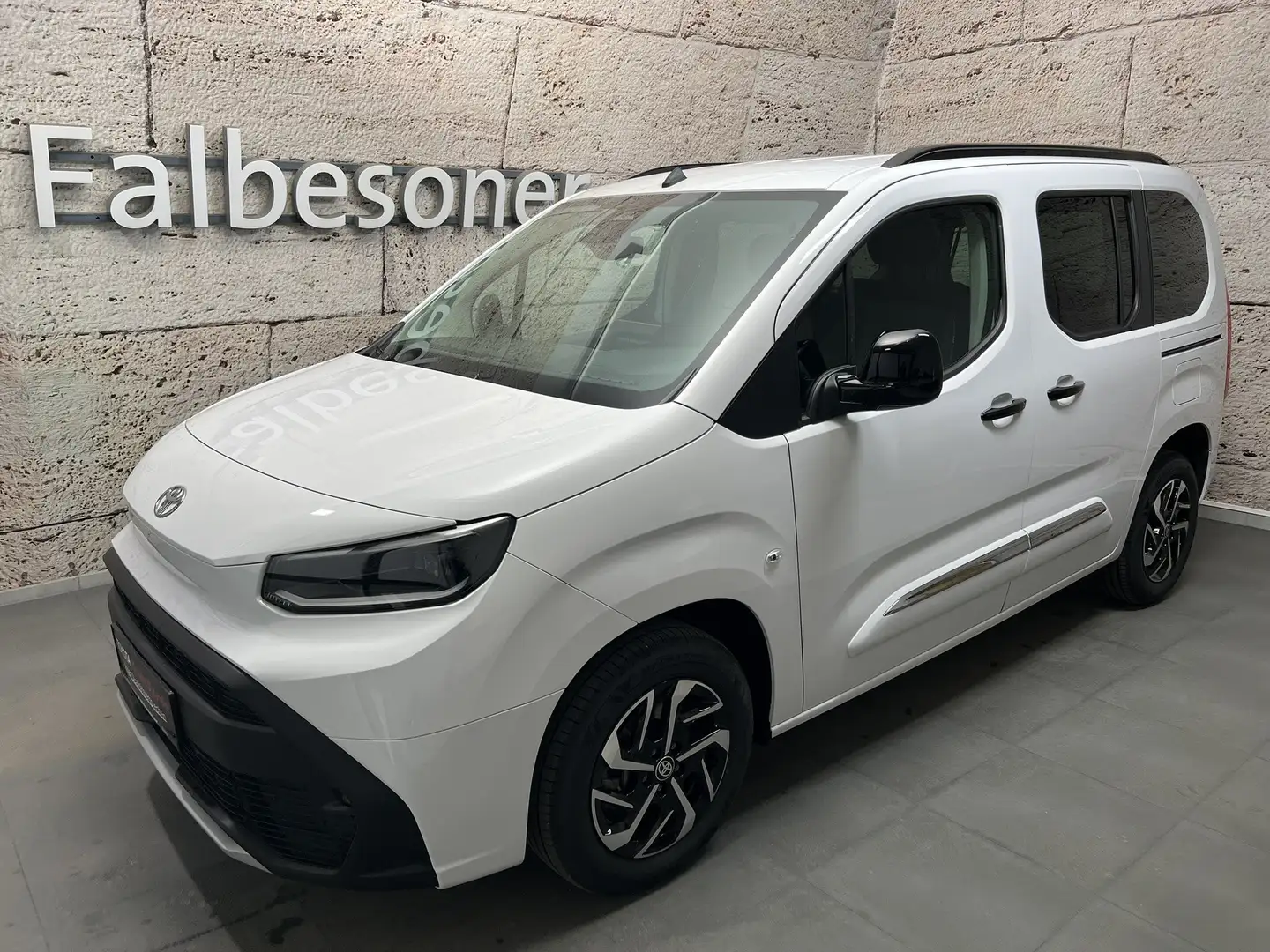 Toyota Proace City Verso 1,2 Benzin L1 Family Weiß - 1