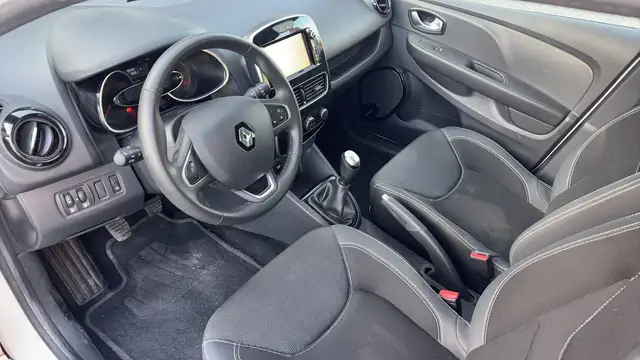 Renault Clio view 8