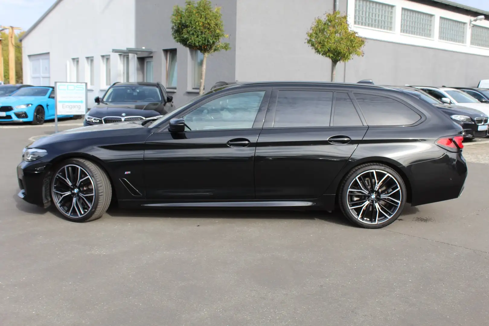 BMW 520 d xDrive M Sportpaket+20 Zoll+DAB+AHK+Kamera+Leder Noir - 2