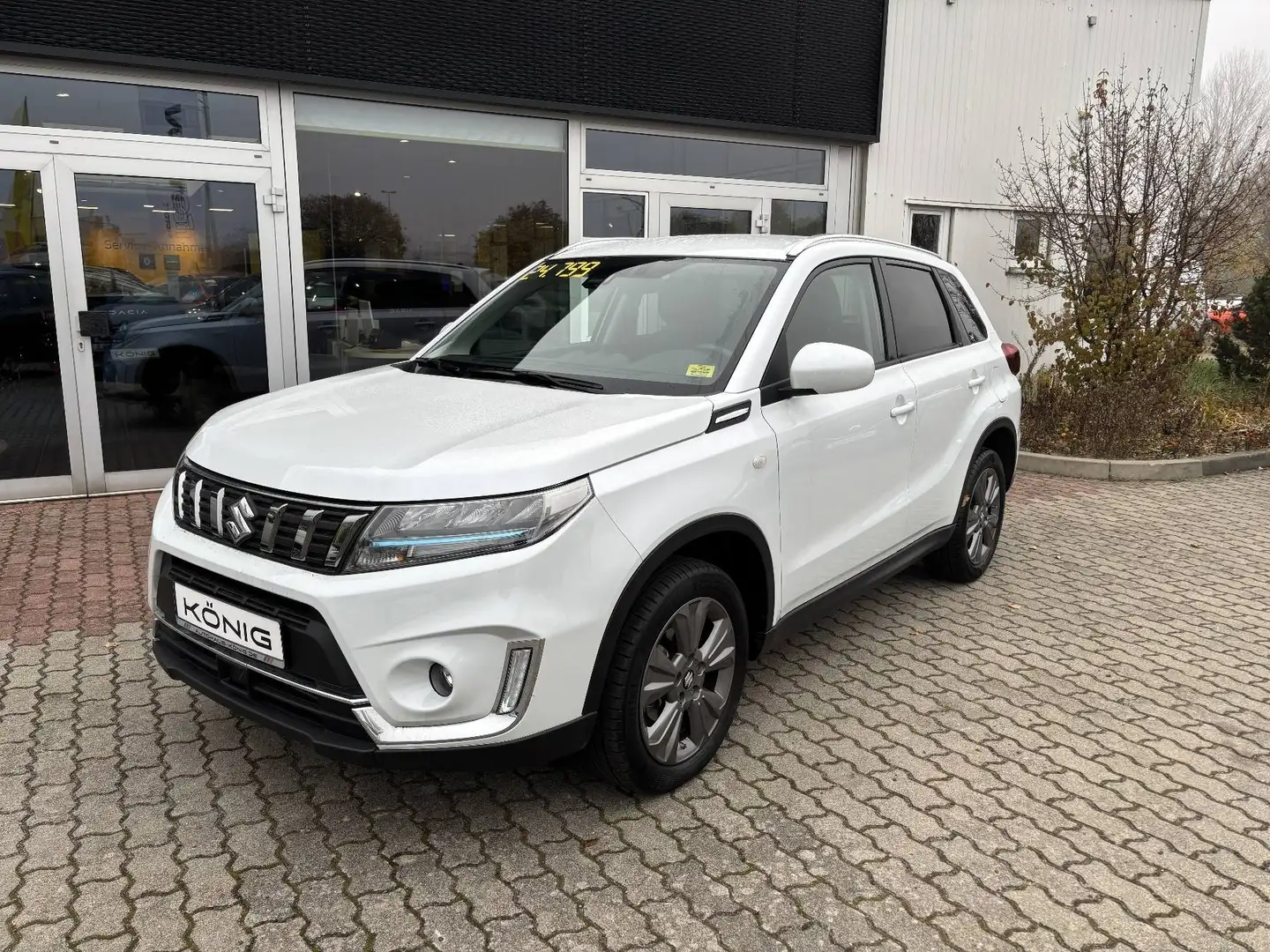 Suzuki Vitara 130 PS Allrad Navi Klima Sitzheizung Weiß - 1